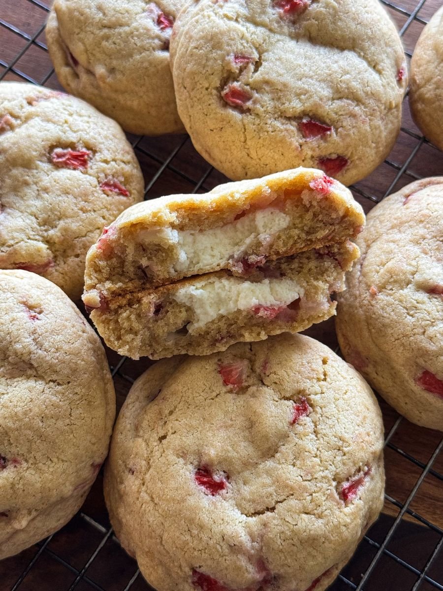 Strawberry Cheesecake Cookies 