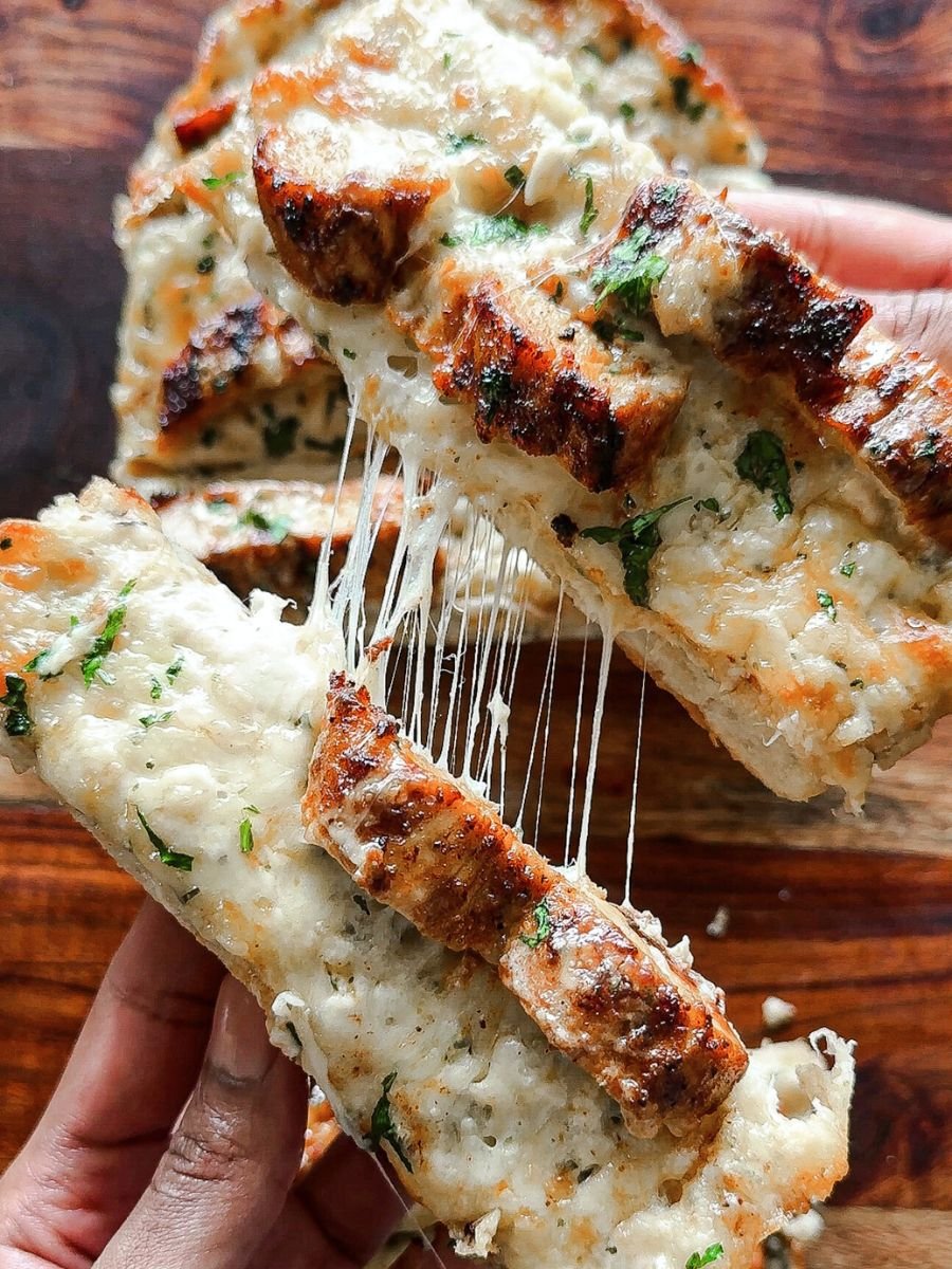 Chicken Alfredo Garlic Bread Recipe